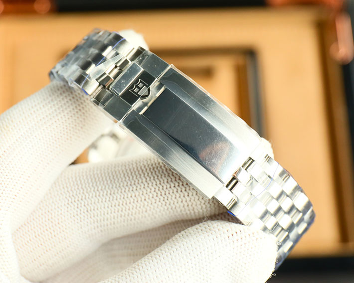 最高級チューダースーパーコピー TUDOR ブラックベイ 7941A1A0RU レッドベゼル メンズ 腕時計 ブラック オートマ 自動巻き ウォッチ - 画像 (6)