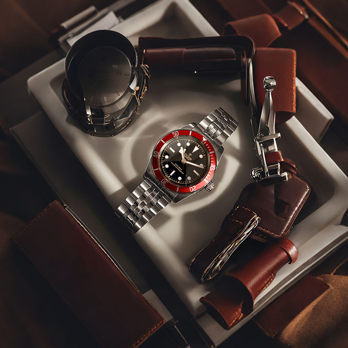 最高級チューダースーパーコピー TUDOR ブラックベイ 7941A1A0RU レッドベゼル メンズ 腕時計 ブラック オートマ 自動巻き ウォッチ - 画像 (4)