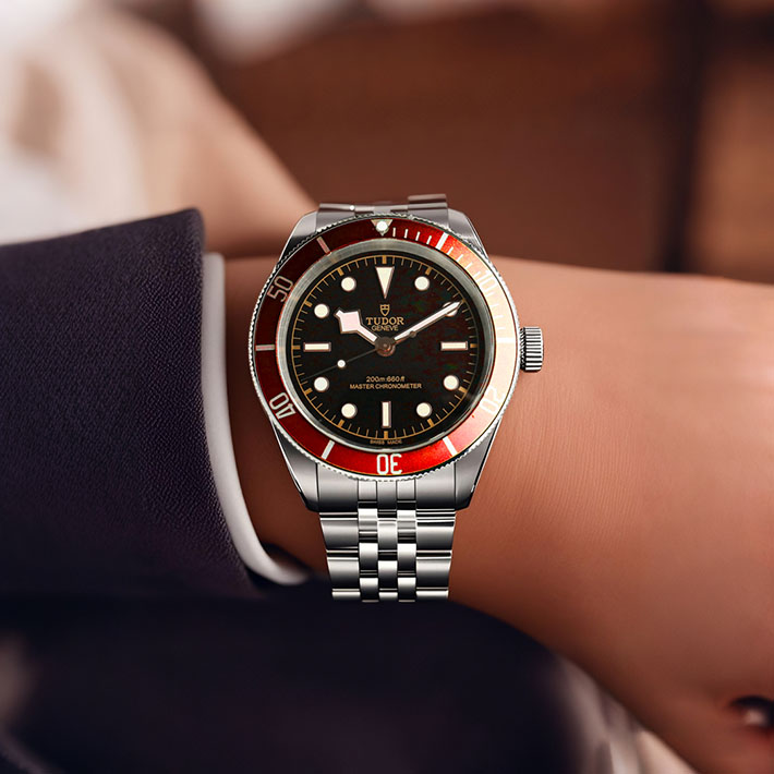 最高級チューダースーパーコピー TUDOR ブラックベイ 7941A1A0RU レッドベゼル メンズ 腕時計 ブラック オートマ 自動巻き ウォッチ - 画像 (2)