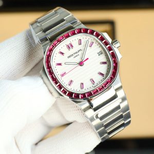 パテックフィリップ ノーチラス 定価