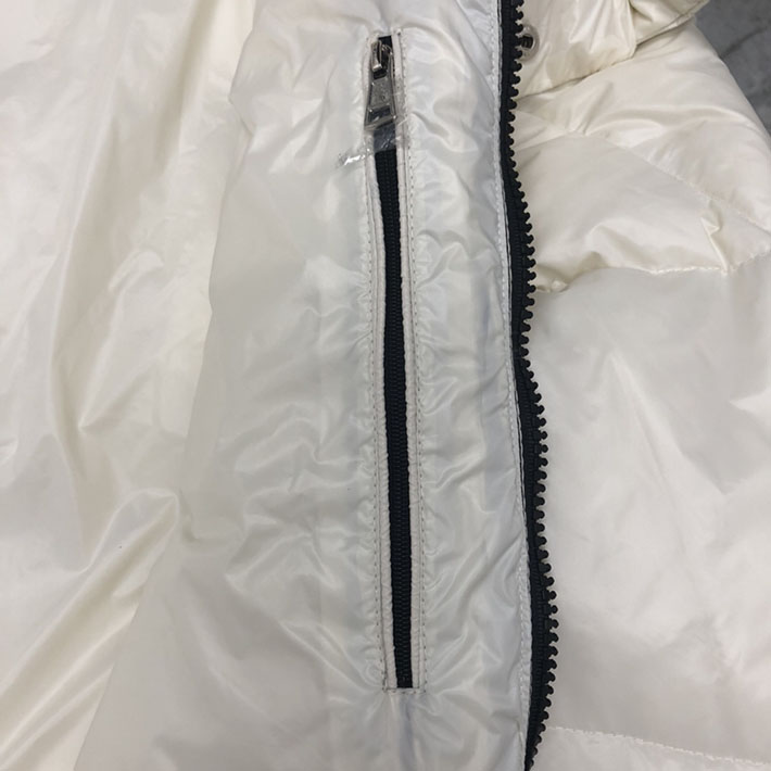 最高級モンクレールスーパーコピー Montbeliard ショートダウンジャケット ホワイト 2524906 モンクレール ショートダウン アウトレット - 画像 (4)