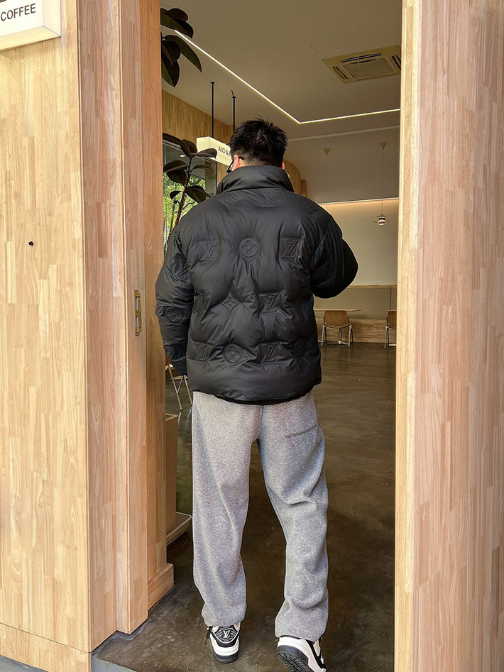 最高級ルイヴィトンスーパーコピー Vuitton リバーシブル パファージャケット ブラック 2524909 ヴィトン ダウン メンズ - 画像 (2)