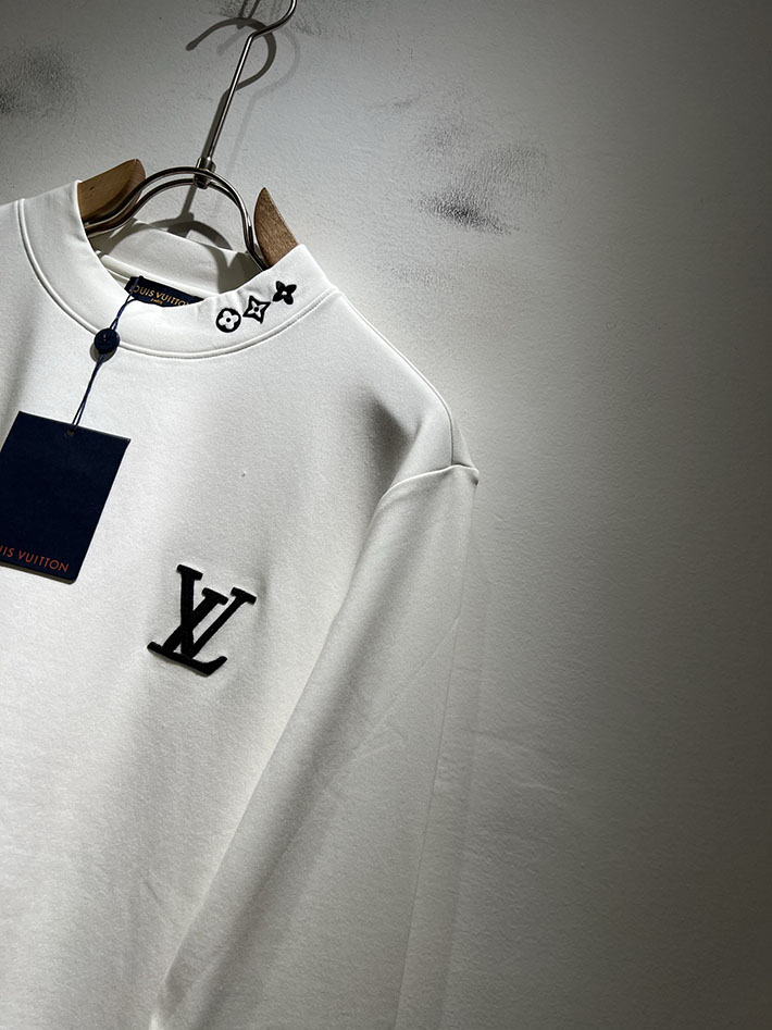 最高級ルイヴィトンスーパーコピー エンボスLVロングスリーブTシャツ アパレル ロンT トップス ホワイト 2524941 ルイヴィトン トレーナー メンズ - 画像 (7)