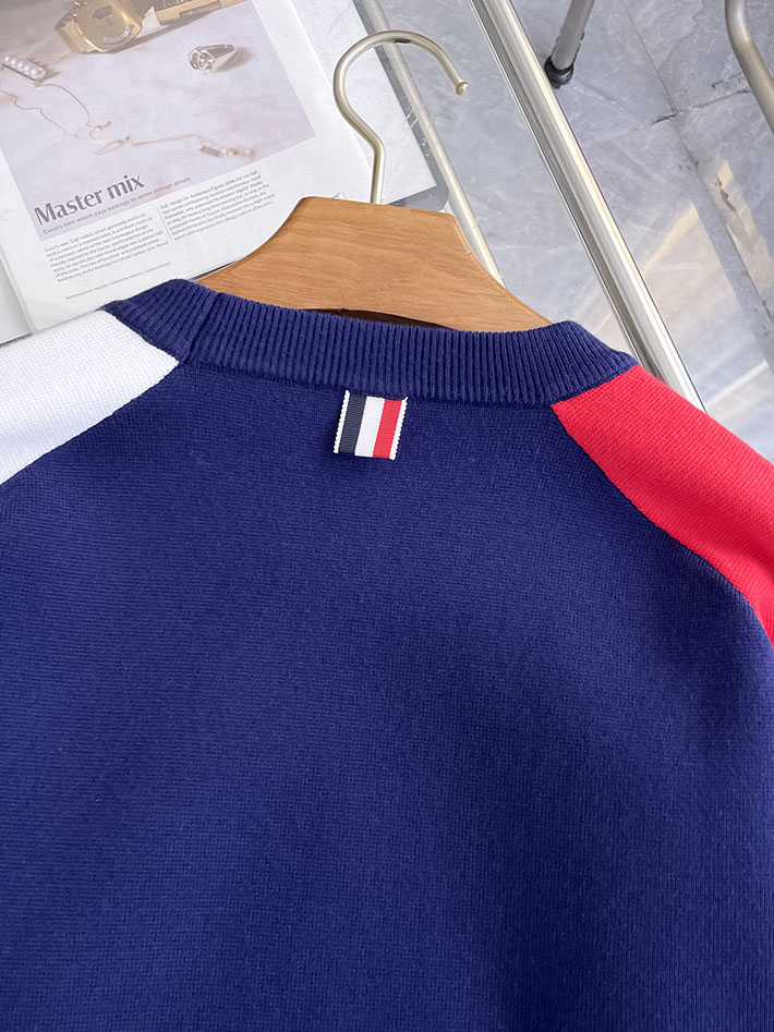 最高級トムブラウンスーパーコピー TB ニット セーター メンズ・レディース兼用 ホワイト/レッド/ブルー 2525049 トム ブラウン アウトレット 御殿場 - 画像 (2)