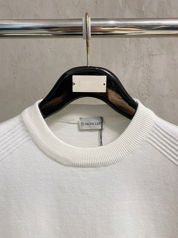 最高級モンクレールスーパーコピー 秋冬 コーデ メンズ 服 シンプル ファッション オシャレ 大人 ホワイト 2525071 モンクレールニットセーター - 画像 (9)