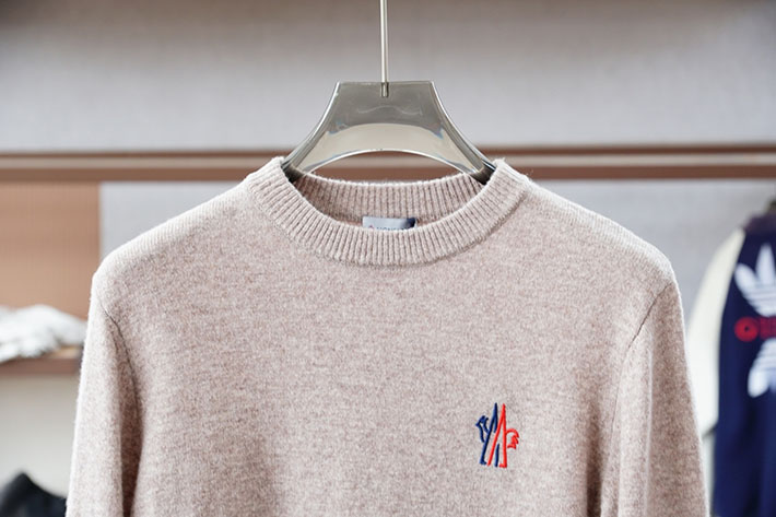 最高級モンクレールスーパーコピー MONCLER ウールセーター メンズ ニット クルーネック ロゴ ベージュ 2525136 モンクレール セーター メンズ - 画像 (9)