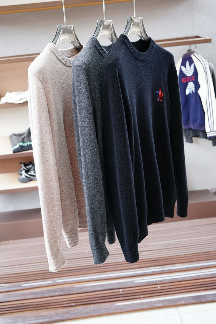 最高級モンクレールスーパーコピー MONCLER ウールセーター メンズ ニット クルーネック ロゴ ベージュ 2525136 モンクレール セーター メンズ - 画像 (2)