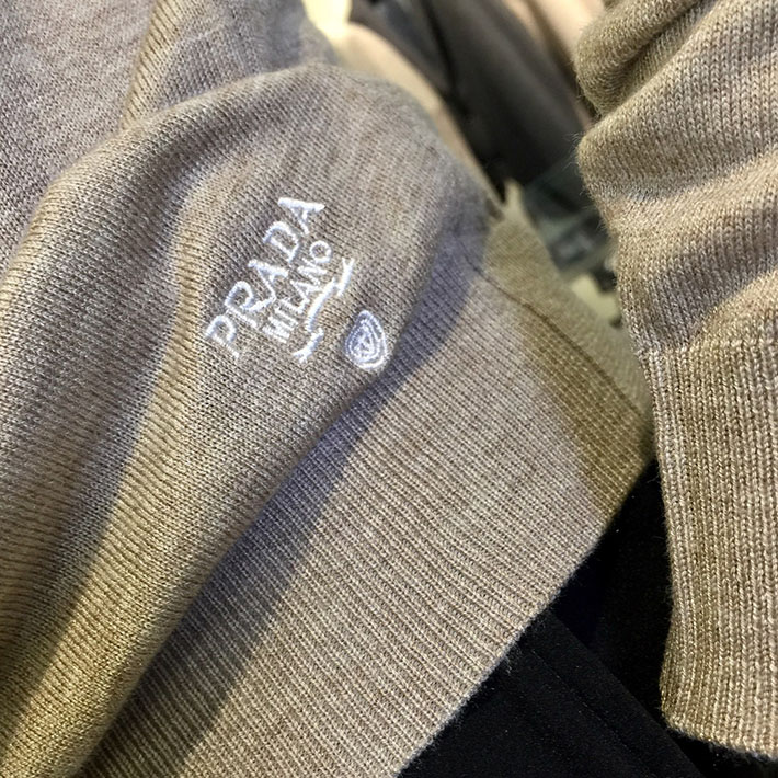 最高級プラダスーパーコピー PRADA バージンウール カシミヤ クルーネック ニット セーター グレー 2525179 かっこいい セーター メンズ - 画像 (6)