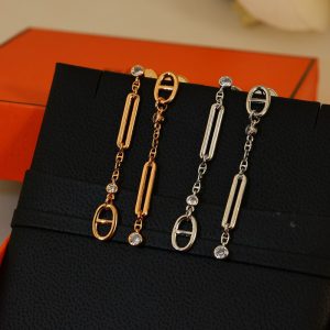 シェーヌダンクル ピアス 定価