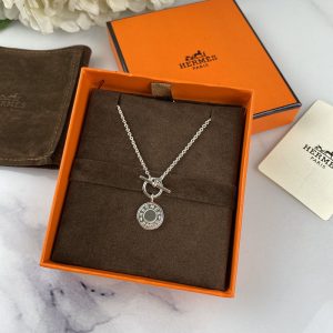 エルメス ペンダント 新作