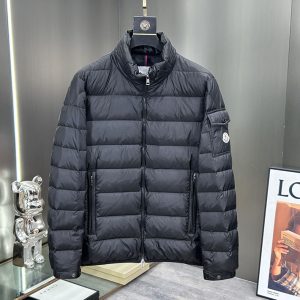 今年 流行りのダウンジャケット