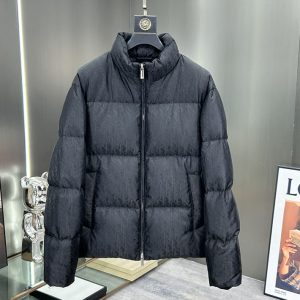 今年 流行りのダウンジャケット