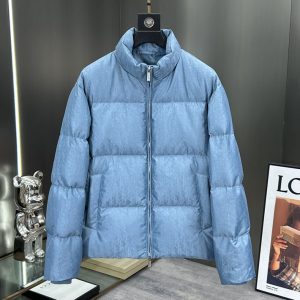 今年 流行りのダウンジャケット