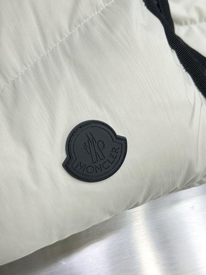 最高級モンクレールスーパーコピー Moncler GILET TRAPUNTATURA DIAGONALEダウンベスト ホワイト 2525223 ダウンベスト メンズ おしゃれ - 画像 (2)