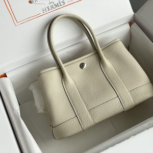 トートバッグ 小さめ 人気