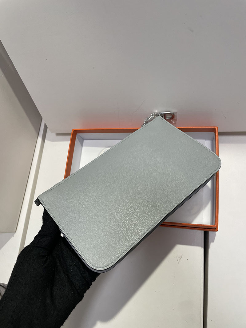 HERMES エルメス クラッチバッグ ジップアンゴー PM シェーヌ・ダンクル ブルーグラシエ トゴ シルバー金具 2526266 エルメス ジップアンゴー 定価 - 画像 (6)
