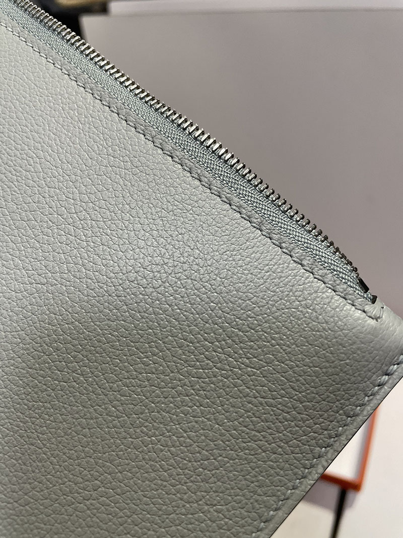 HERMES エルメス クラッチバッグ ジップアンゴー PM シェーヌ・ダンクル ブルーグラシエ トゴ シルバー金具 2526266 エルメス ジップアンゴー 定価 - 画像 (4)