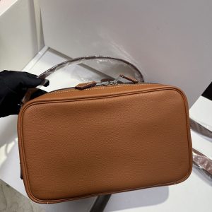 On-body Mousqueton bag