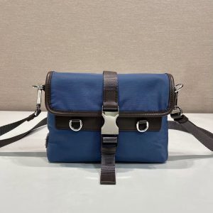 プラダ 斜 めがけ バッグ ナイロン