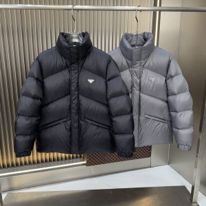 今年 流行りのダウンジャケット