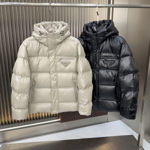 今年 流行りのダウンジャケット