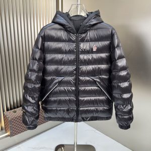 今年 流行りのダウンジャケット