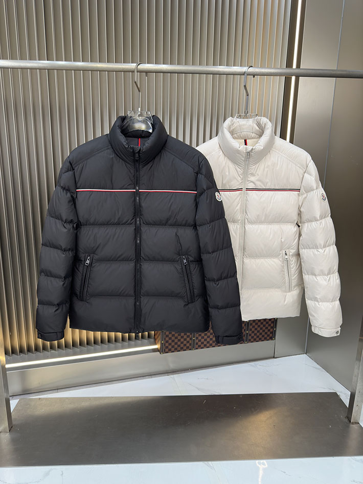今年 流行りのダウンジャケット