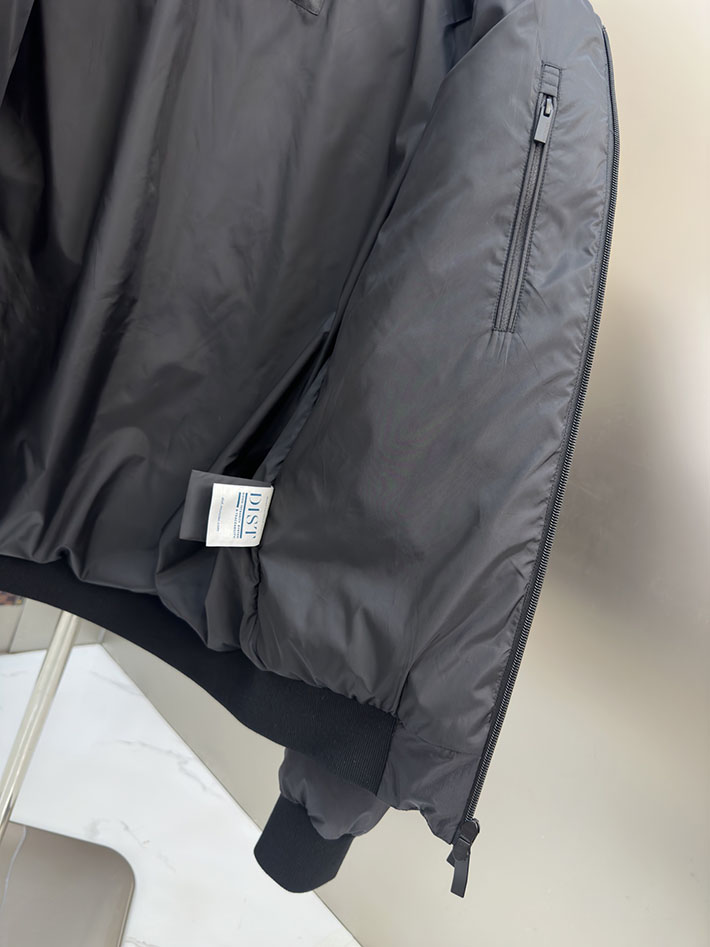 最高級モンクレールスーパーコピー Moncler 2025新作 VIOZ ダウンボンバージャケット ブラック 2525386 今年 流行りのダウンジャケット - 画像 (3)