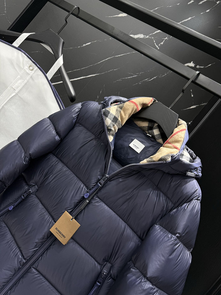 最高級バーバリースーパーコピー BURBERRY リバーシブル チェック フーデッド ダウンジャケット ブルー 2525405 バーバリー アウトレット どれくらい 安い - 画像 (4)