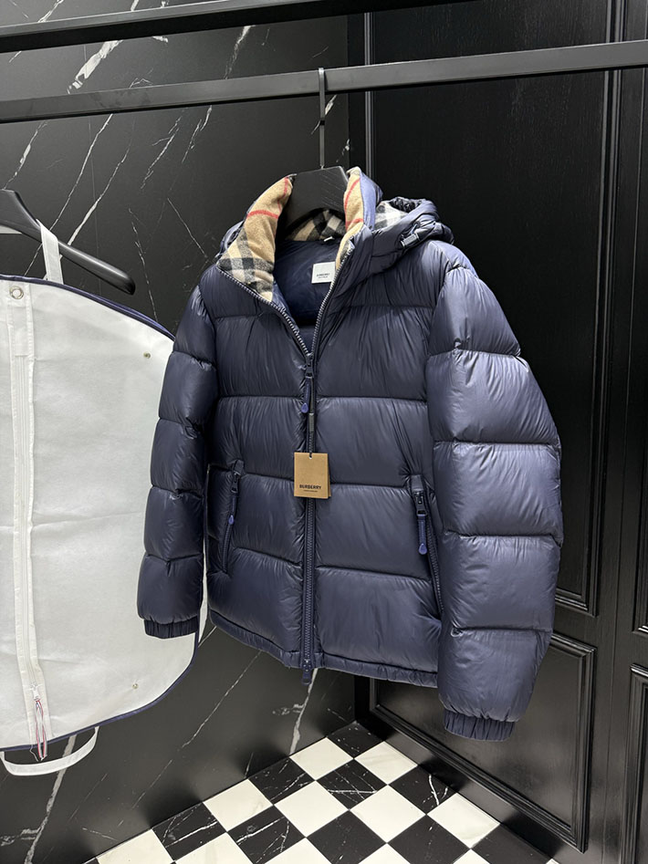 最高級バーバリースーパーコピー BURBERRY リバーシブル チェック フーデッド ダウンジャケット ブルー 2525405 バーバリー アウトレット どれくらい 安い - 画像 (3)