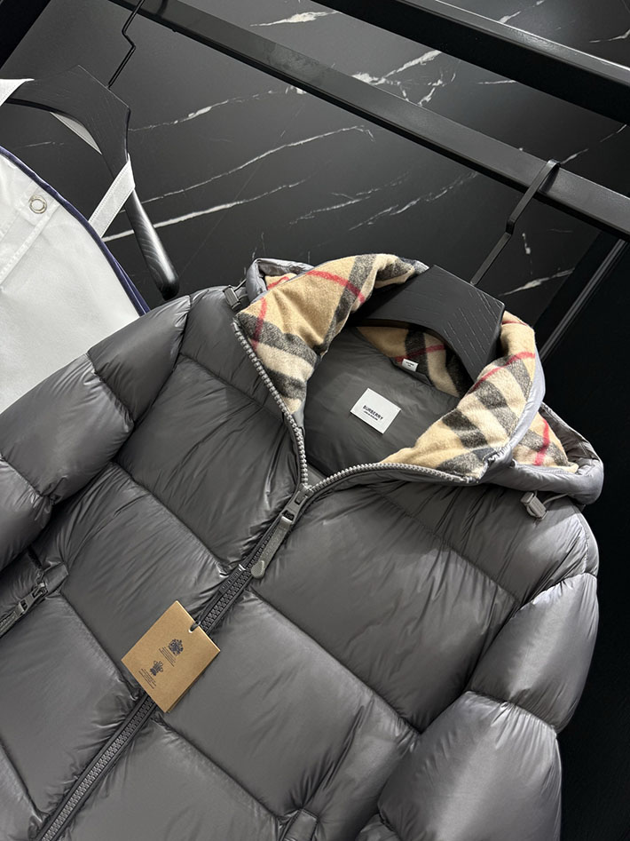 最高級バーバリースーパーコピー BURBERRY リバーシブル チェック フーデッド ダウンジャケット グレー 2525407 バーバリー アウトレット どれくらい 安い - 画像 (4)