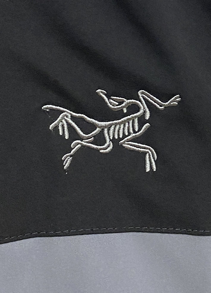 アークテリクス マウンテンパーカー ARC’TERYX アトム フーディ ナイロンジャケット ブラック/ブルー 2525677 アークテリクス ジャケット レディース - 画像 (6)