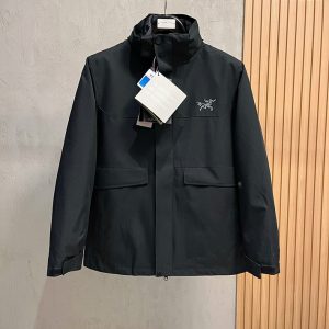 アークテリクス 女子 コーデ