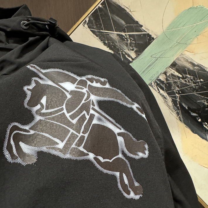 最高級バーバリースーパーコピー BURBERRY チェッカーテープ ナイロン フーデッドジャケット ブラック 2525751 バーバリー ジャケット メンズ - 画像 (4)