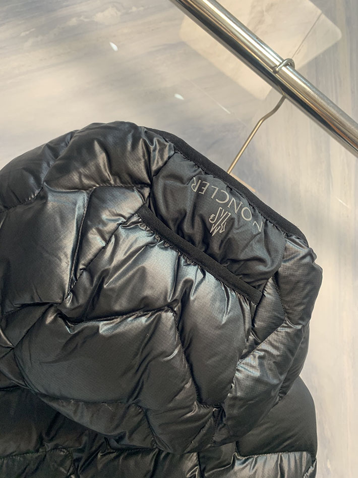 最高級モンクレールスーパーコピー Moncler Laverqショートダウンジャケット ブラック 2525788 モンクレール ダウン アウトレット - 画像 (2)