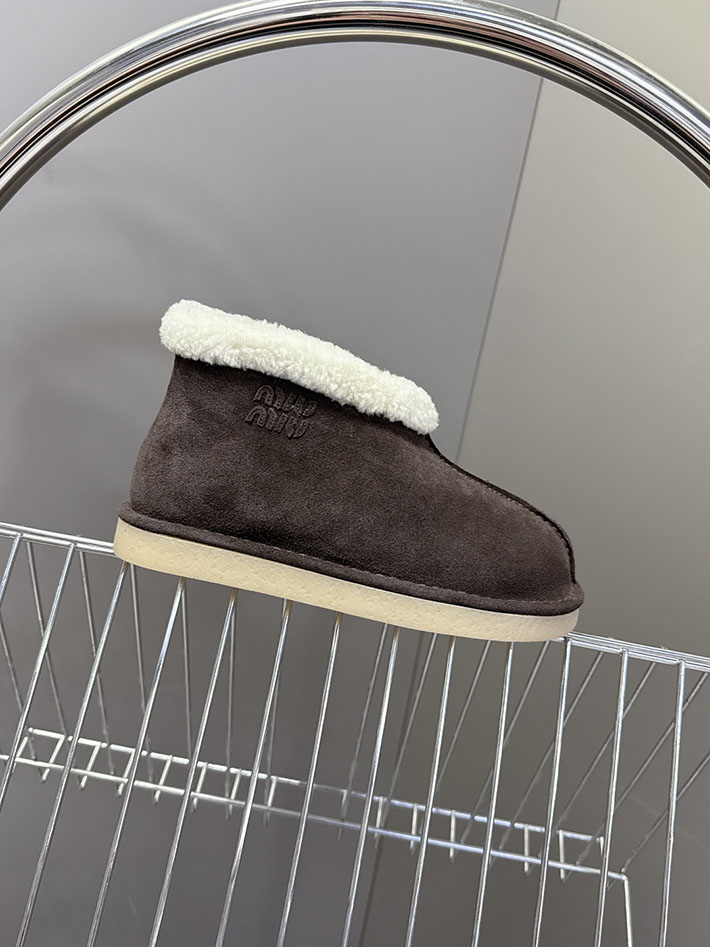 最高級MiuMiuスーパーコピー ミュウミュウ スエードxシアリング ミュール 5R514E 2627063 ミュウミュウ 冬 靴 - 画像 (9)