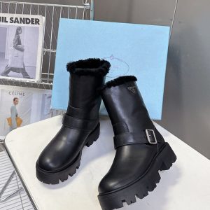 プラダ ムートンブーツ