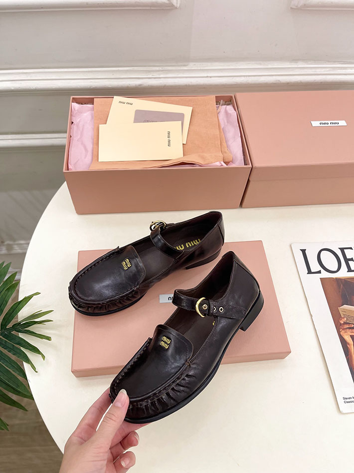 MIUMIU ローファー レディース