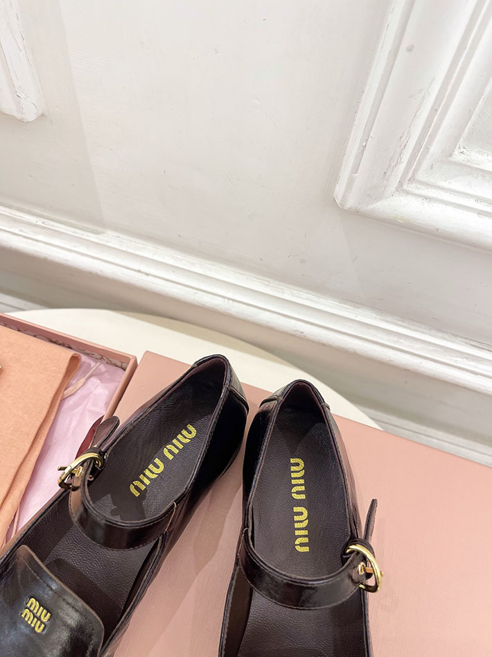 最高級MiuMiuスーパーコピー ミュウミュウ ストラップ付レザーローファー 5D563E_007_F0003 MIUMIU ローファー レディース - 画像 (6)