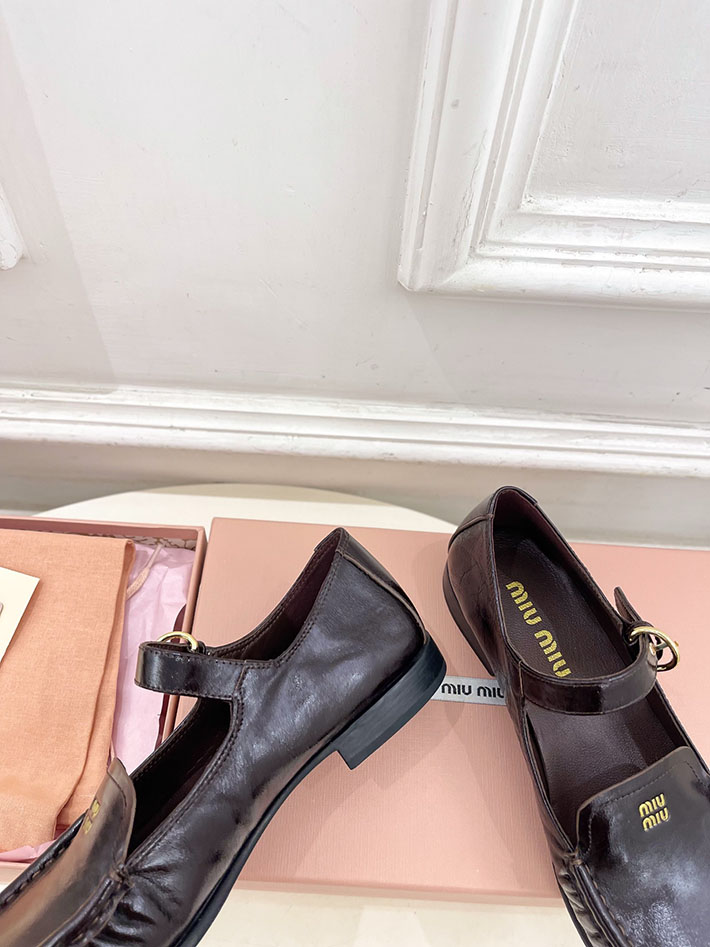 最高級MiuMiuスーパーコピー ミュウミュウ ストラップ付レザーローファー 5D563E_007_F0003 MIUMIU ローファー レディース - 画像 (5)