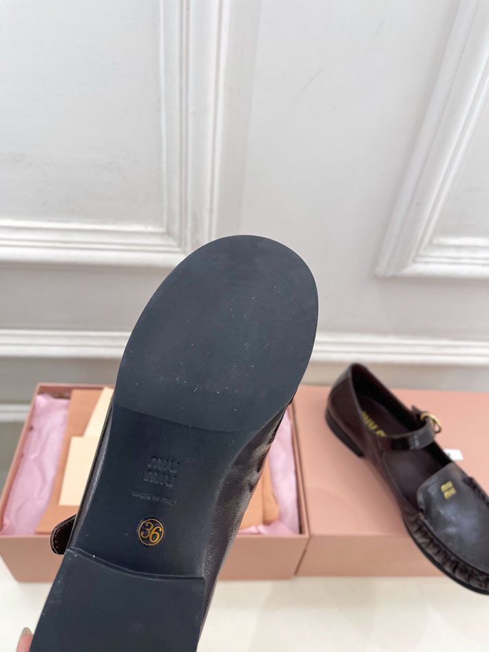 最高級MiuMiuスーパーコピー ミュウミュウ ストラップ付レザーローファー 5D563E_007_F0003 MIUMIU ローファー レディース - 画像 (4)