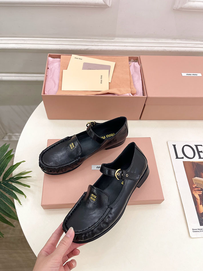 MIUMIU ローファー アウトレット