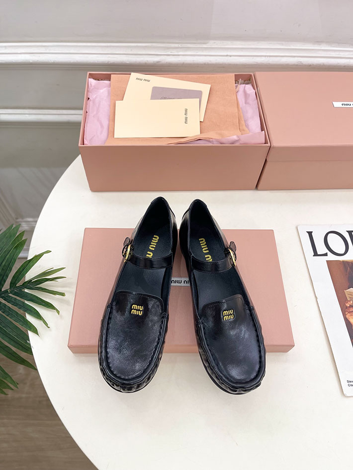 最高級MiuMiuスーパーコピー ミュウミュウ ストラップ付レザーローファー 5D563E_007_F0002 MIUMIU ローファー アウトレット - 画像 (3)