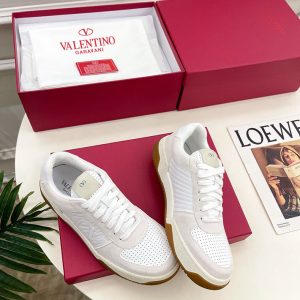 ヴァレンティノ スニーカー スタッズ