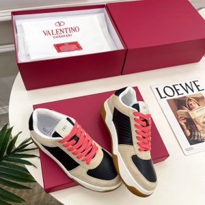 ヴァレンティノ 靴 アウトレット