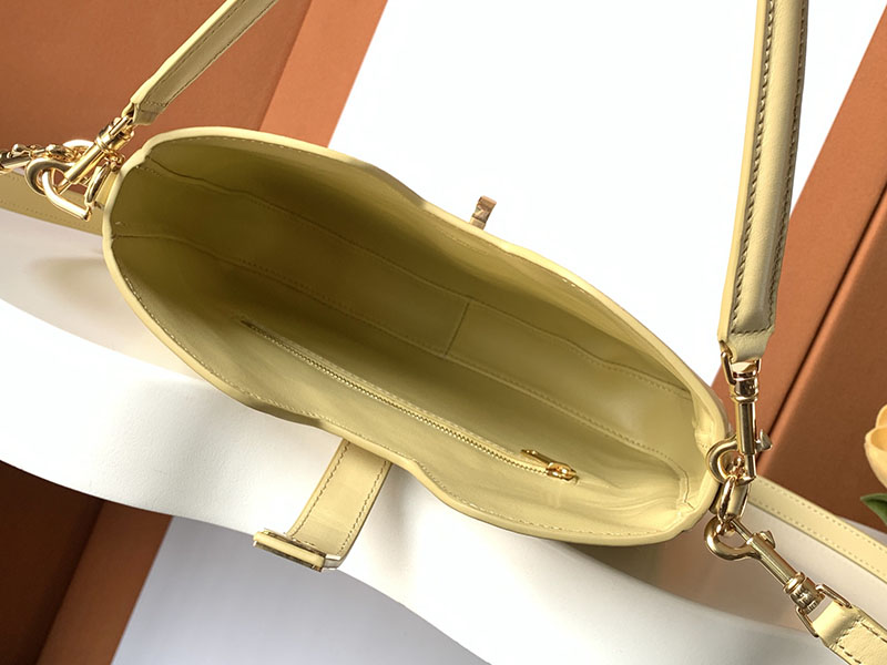 最高級セリーヌスーパーコピー CELINE スモール カミーユ 16(セーズ)ソフト バッグ スプリングイエロー 120693FX9.11SS - 画像 (3)