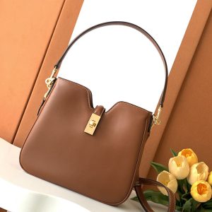 御殿場アウトレット セリーヌ バッグ