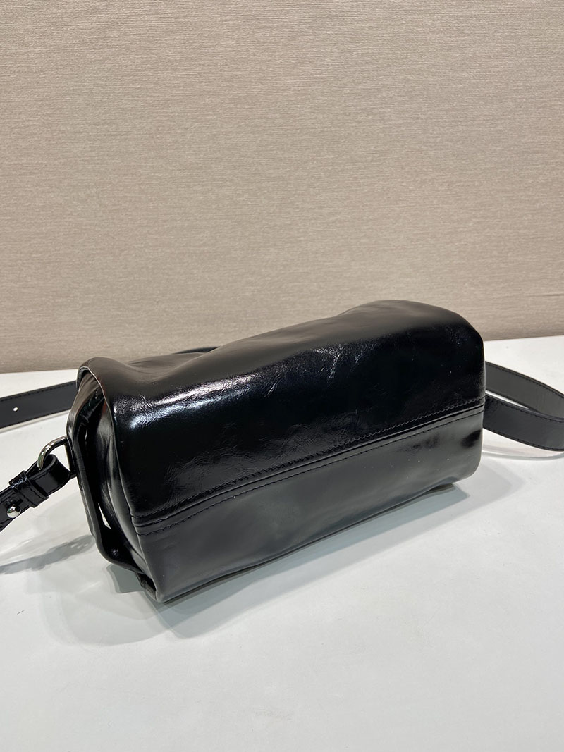 プラダ バッグ レディース PRADA レザー ショルダーバッグ ブラック 2VH188_2CYR_F0002 プラダ 斜 めがけ バッグ レディース - 画像 (4)