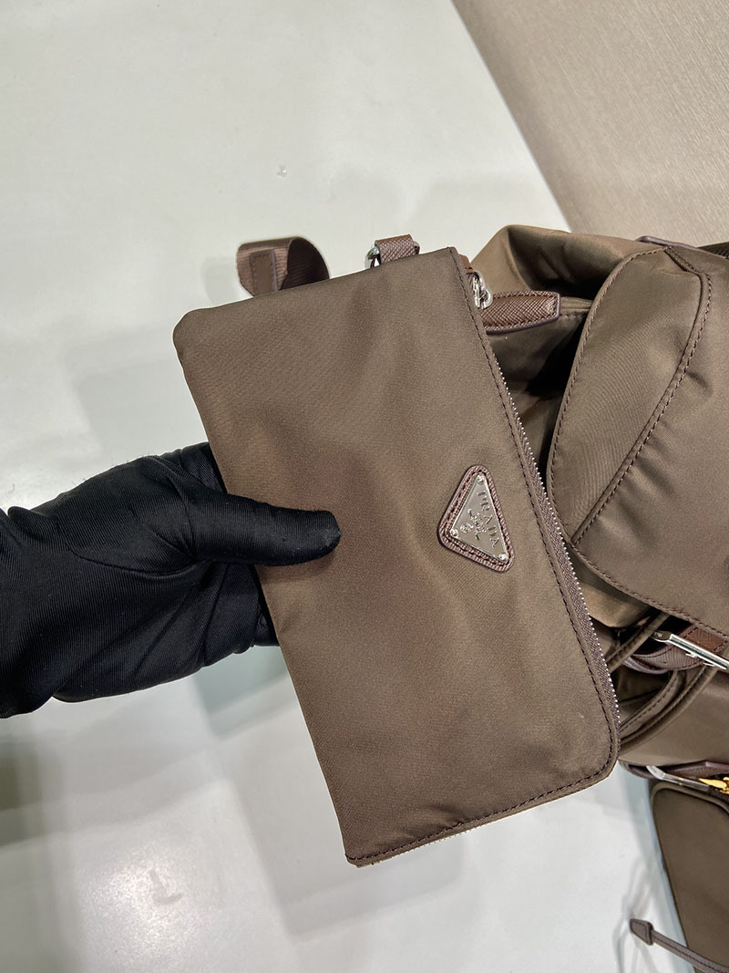 プラダ バッグ レディース PRADA ミディアム Re-Nylon バックパック ウォームブラウン 1BZ811_RV44_F0DFH プラダ バック パック ナイロン - 画像 (4)