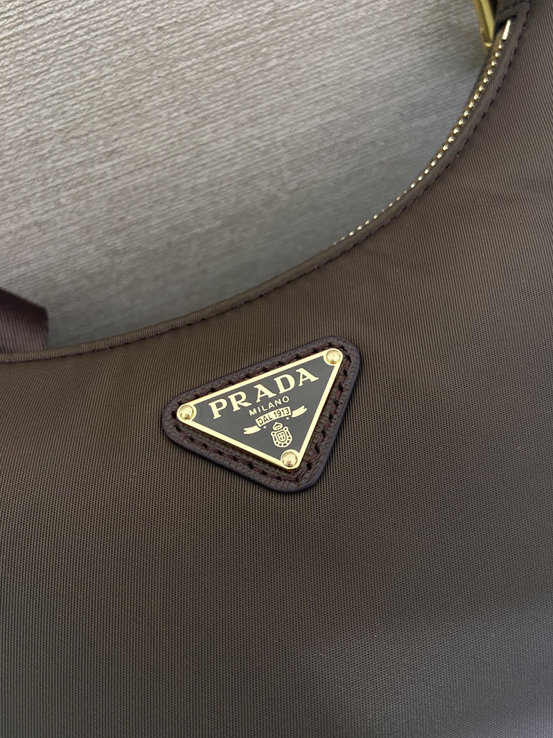 プラダ バッグ レディース PRADA Re-Edition 2005 Re-Nylon ミニバッグ ウォームブラウン 1N204X_R064_F0DFH プラダ ショルダーバッグ 人気 - 画像 (4)